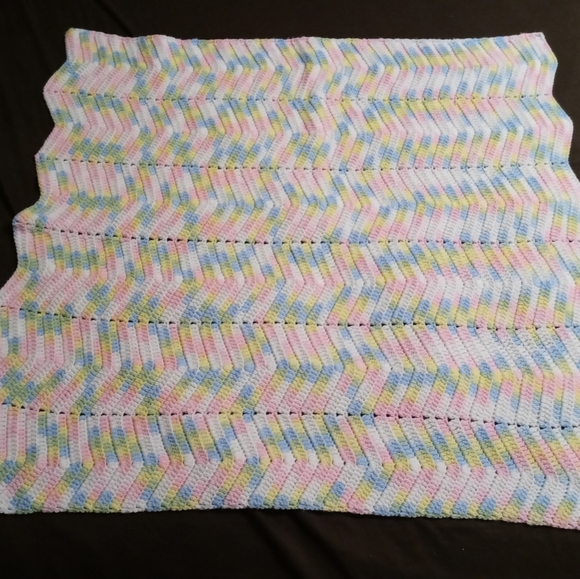 👶🎇CROCHET 🆕 THROW COVERING🎆 - Picture 1 of 8